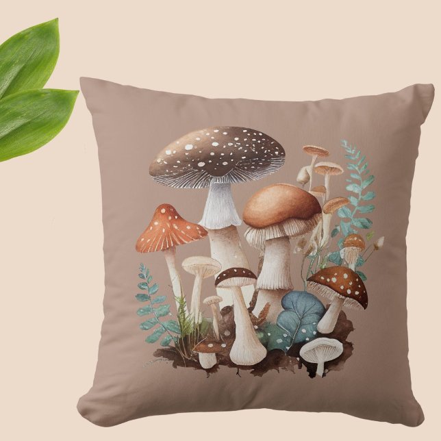 Jordnära Brun Grön Skogssvamp Söt Rustik Kudde (A lovely earthy brown green mushroom throw pillow, on an oyster taupe background.)