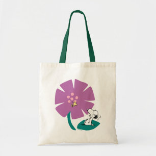 Jordnötter Belysning av naturens Lila Tygkasse
