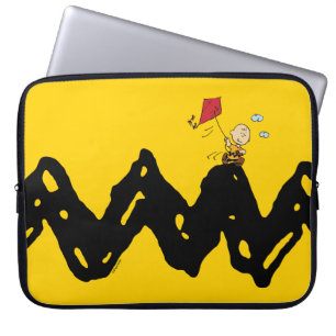 Jordnötter   Charlie Brown Flies Kite Laptop Fodral