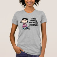 Jordnötter | Lucy With Arm Crossed