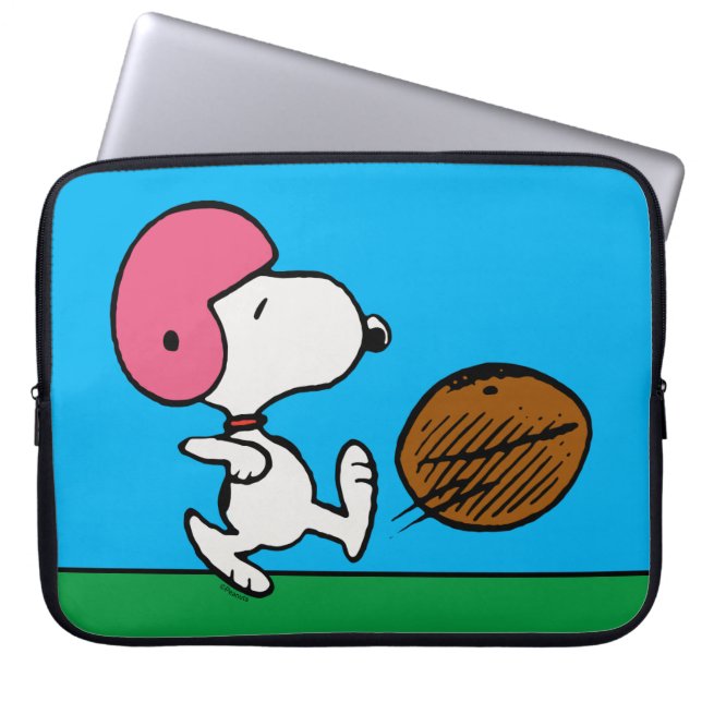 Jordnötter | Snoopy Football Kicker Laptop Fodral (Framsidan)
