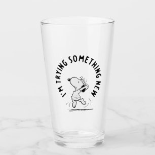 Jordnötter Snoopy försöker med något nytt Glaskopp