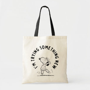 Jordnötter Snoopy försöker med något nytt Tygkasse