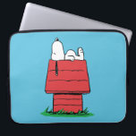 Jordnötter | Snoopy Napping Laptop Fodral<br><div class="desc">Snoopy är Charlie Browns älskvärda beagle i tecknaden Peanuts av Charles M. Schulz. Kolla in den här söta Peanuts-designen med den här älskvärda hund.</div>