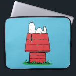 Jordnötter | Snoopy Napping Laptop Fodral<br><div class="desc">Snoopy är Charlie Browns älskvärda beagle i tecknaden Peanuts av Charles M. Schulz. Kolla in den här söta Peanuts-designen med den här älskvärda hund.</div>
