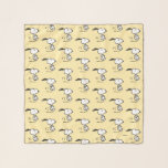 Jordnötter | Snoopy Running Sjal<br><div class="desc">Snoopy är Charlie Browns älskvärda beagle i tecknaden Peanuts av Charles M. Schulz. Kolla in den här söta Peanuts-designen med den här älskvärda hund.</div>