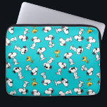 Jordnötter | Snoopy & solglasögon Mönster Laptop Fodral<br><div class="desc">Kolla in den här roligten med jordnötsdesign med snoopy och Woodstock.</div>