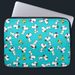 Jordnötter | Snoopy & solglasögon Mönster Laptop Fodral<br><div class="desc">Kolla in den här roligten med jordnötsdesign med snoopy och Woodstock.</div>