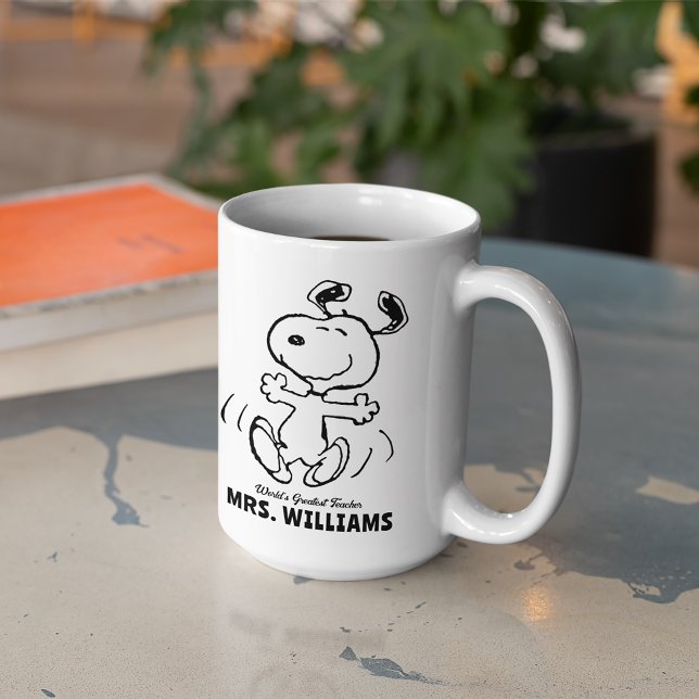 Jordnötter | Snoopy Underbarare LärarPersonligen Kaffemugg (Mug on table)