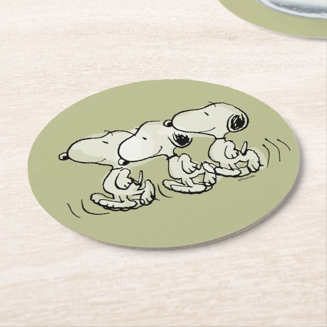 Jordnötter | Snoopy Walking Tall Underlägg Papper Rund (Vinklad)