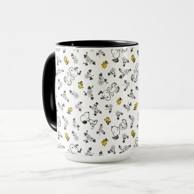 Jordnötter | Snoopy & Woodstock B&W Flower Mönster Mugg (Framsida vänster)