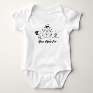 Jordnötter   Snoopy & Woodstock Bygger A Snögubbe T Shirt