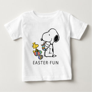 Jordnötter Snoopy & Woodstock målar ägg T Shirt