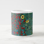 Jordträdgård w Solros by Klimt, Vintage Flowers Jumbo Mugg<br><div class="desc">Gustav Klimt är en vintage av blommigten Viktorian Era Symbolism bra art. En naturscen med olika blommor och solblommor i en trädgård på en gård. Om konstnären: Gustav Klimt (1862-1918) var en österrikisk symbolmålare och en av de mest framstående medlemmarna i rörelsen Wien Art nouveau.</div>