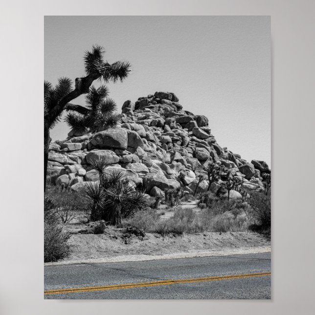 Joshua Träd Sten med Road - California Photo Poster (Framsidan)
