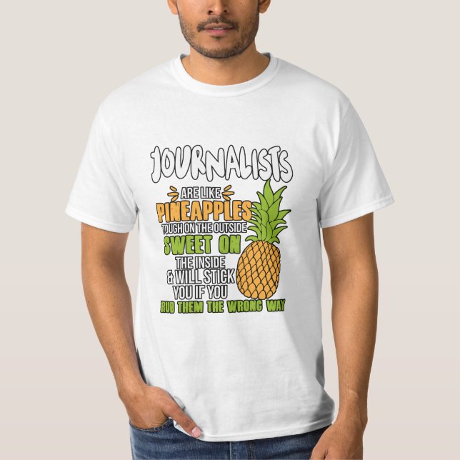 Journalister är som ananas. t shirt (Framsida)