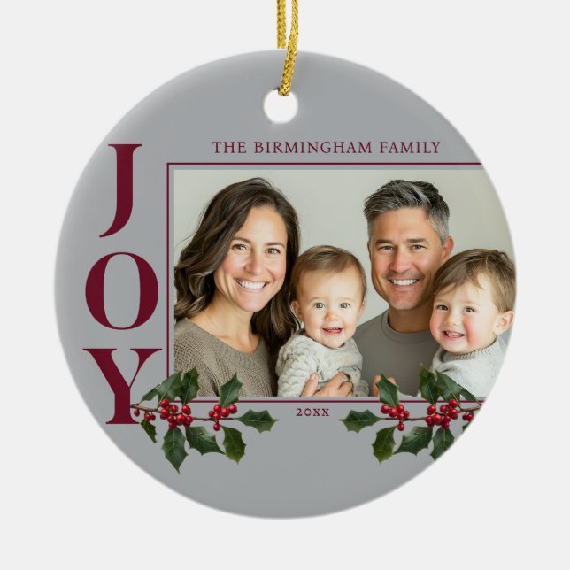 JOY Family Photo Red Berry Ornament (Framsidan)