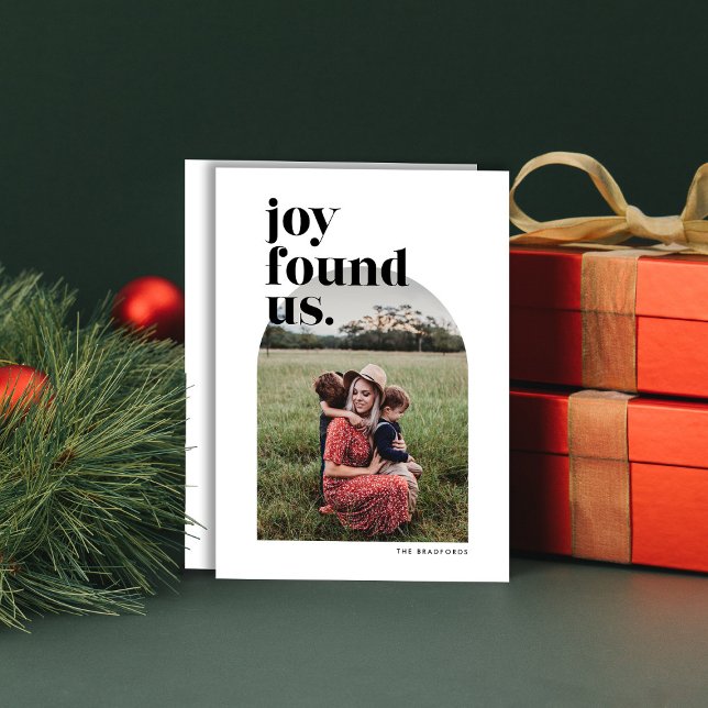 Joy hittade oss med ett Arched Photo Helgdag Card (simple modern black and white one photo Christmas or new year holiday card with arched photo)