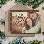 Joy Peace Christian Bible Verse jul Photo<br><div class="desc">Julhälsningskort med text "Joy and Peace Romans 15:13" i ett penselskript som täcker över ett foto med ett tillagt filter. Använda Zazzles design verktyg för att ändra filtret eller ta bort det helt från ditt eget foto om du vill. Kortets baksida är brunt med en mönster av renar.</div>