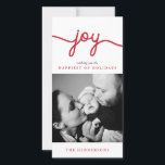 Joy Red Modern Script-fotokort för jul Julkort<br><div class="desc">Skicka helgdag glädje till vänner,  familj och nära och kära med de här klassiska fotokorten och snyggten med ett rött skript överst och ditt favoritfoto. Visa matchningssamlingen i Young Wanderlustaffären!</div>