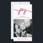Joy Red Modern Script-fotokort för jul Julkort<br><div class="desc">Skicka helgdag glädje till vänner,  familj och nära och kära med de här klassiska fotokorten och snyggten med ett rött skript överst och ditt favoritfoto. Visa matchningssamlingen i Young Wanderlustaffären!</div>