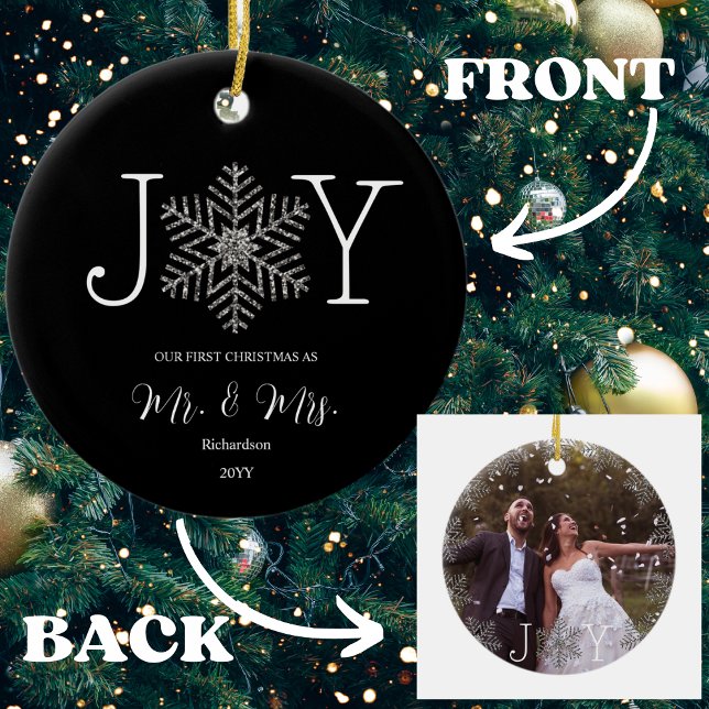 Joy Snowflake Vår första jul som Mr & Mrs. Julgransprydnad Keramik (Skapare uppladdad)