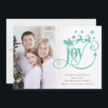 Joy Teal Santa Sleigh Script Photo jul Julkort<br><div class="desc">Joy Teal Santa Sleigh skrev fotojul. Joy har en jultomte och en renare motiv och resten av texten är lätt att anpassa. Byt ut exempelfotot mot ett eget. Ett övertäckt övertäckt lagrar ligger ovanpå fotot så det tonas ut när det når mitten med texten delvis överlagd ovanpå.</div>