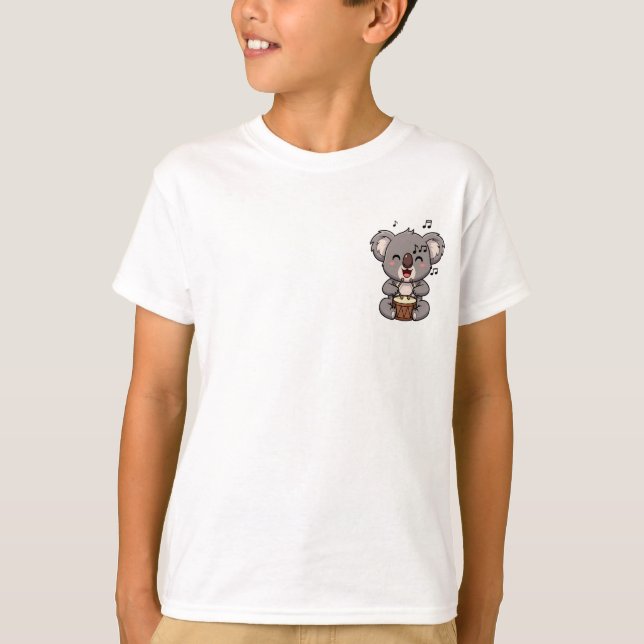 Joyful Baby Koala Playing Drums with Musical Notes T Shirt (Framsida)