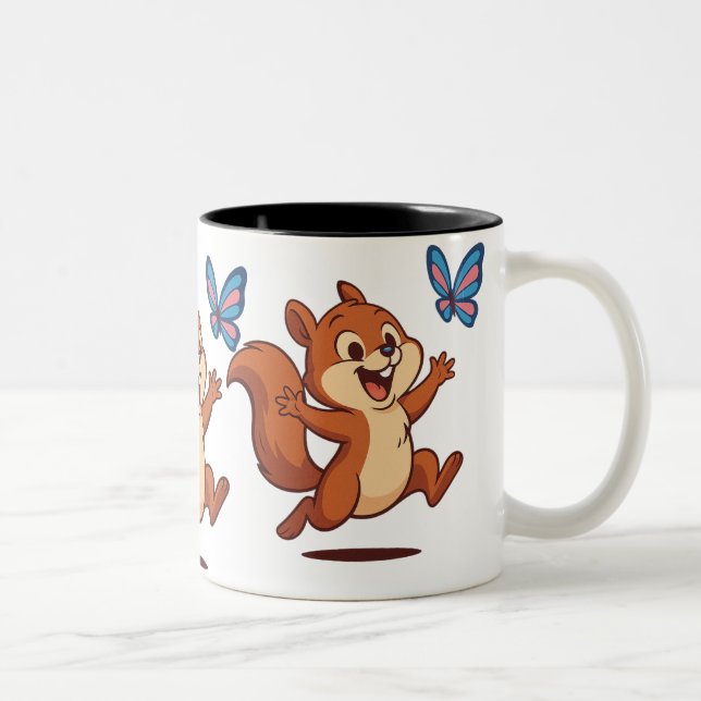Joyful Chase – Happy Squirrel & Butterfly Två-Tonad Mugg (Höger)
