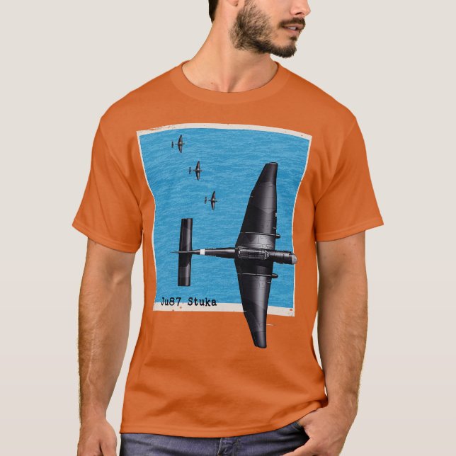 Ju87 Stuka WW2 bombflygplan över havet T Shirt (Framsida)