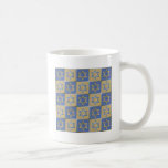 Judaica Star David Metall Guld Blue Kaffemugg<br><div class="desc">Du visar Lee Hiller Design Collection. Apparatur,  gåvor och samlarföremål Lee Hiller Photography eller Digital Art Collection. Du kan visa hennes naturfotografi på http://HikeOurPlanet.com/ och följa hennes vandrande blogg i Hett Vår nationalpark.</div>