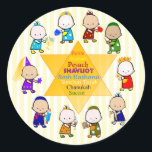 Jude Helgdag Star Kids Round Sticker Runt Klistermärke<br><div class="desc">Den här utformningen passar alla judiska helgdag (förutom snabba dagar som Yom Kippur) och har en stor stjärna av David med namn av flera judiska helgdagar i mitten. Omgivande stjärnan är stiliserade,  färgstarka barn i lämplig helgdag. Festiv och roligt.</div>