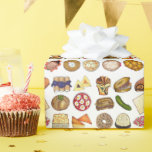 Judiska Cuisineet Helgdag Middag Mat Skriv ut Presentpapper<br><div class="desc">Utformningen illustrerar en rad populära mat i judiskt cuisine, t.ex. babka, bagel med krämost och lox, rugelach, blåbär, hamantash, nymerimacka, kosherdill, matzah, spenattrik, shakshuka, allt bagel, kokosmakaron, israelisk sallad, kugel, bourekas. nötboskap, hakkräm med sur kräm, matzo boll soppa, sufganiyah och en kopaki. Denna design finns också tillgänglig för andra produkter....</div>