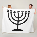 Judiska Menorah (judensimens symbol) Fleecefilt<br><div class="desc">Denna design illustrerar en menorah som används av judar för att fira den åttadagarsvisa helgdag Hanukkah. Menorah är en niogrenade candelabrum som tänds under Hanukkah. Åtta av de nio grenar håller ljus (ljus eller oljelampor) som symboliserar de åtta nätterna i helgdag. Varje natt tänds ytterligare ett ljus än föregående natt...</div>