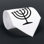 Judiska Menorah (judensimens symbol) Slips<br><div class="desc">Denna design illustrerar en menorah som används av judar för att fira den åttadagarsvisa helgdag Hanukkah. Menorah är en niogrenade candelabrum som tänds under Hanukkah. Åtta av de nio grenar håller ljus (ljus eller oljelampor) som symboliserar de åtta nätterna i helgdag. Varje natt tänds ytterligare ett ljus än föregående natt...</div>