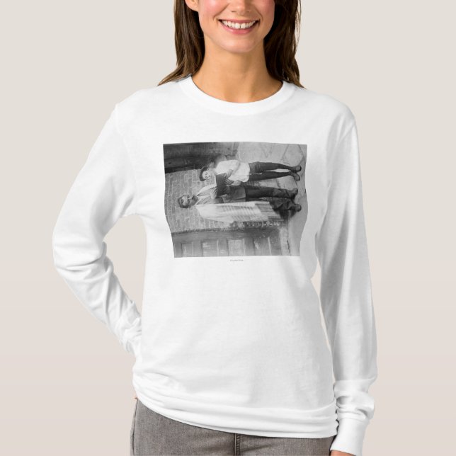 Judiskt folk med Tanakh på Yom Kippur Tee Shirt (Framsida)