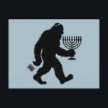 Juish Bigfoot Hanukkah Chanukah Humor Superskoj Vykort<br><div class="desc">Jewish Bigfoot Hanukkah Chanukah Humor Superskoj Menorah Dreidel</div>