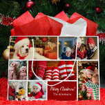 Jul 7 Photo Collage med Family Namn, Red<br><div class="desc">Fira julhelgen med denna moderna,  personlig presentväska. I presentväskan finns det plats för sju av dina favoritfoton i familjen. Det finns också ett område med röd bakgrund och hälsning God jul (som kan redigeras) och din familj namn.</div>