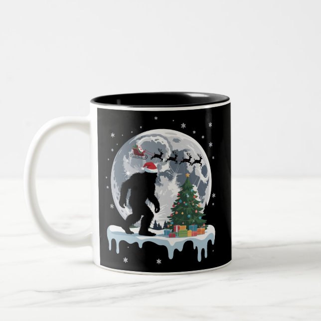 Jul Bigfoot Tomte Träd Sleigh Måne Ren Snö Två-Tonad Mugg (Vänster)