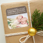 Jul Blessings Rustic Wood Helgdag Photo Fyrkantigt Klistermärke<br><div class="desc">Rustic stil helgdag-klistermärken har ett vitt dekorativt ram för anpassningsbarna med plats för ett foto. Grått/brunt vävt träkornbakgrund.</div>