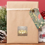 Jul-Bollar och tinsel-Stickers Fyrkantigt Klistermärke<br><div class="desc">Vi presenterar vår "gyllene julstämningsstiftelsesamling" - ett lysande sätt att tillföra festfläsk till vilken yta som helst! Omvandla vanligt till enastående med dessa exquisitionsklistermärken med en fantastisk bild av guldjulen bollar och tinsel. Varje klistermärke är ett miniatyrverk, som fångar upp själva kärnan i helgdag opulens med sina gleaming-gyllene nyanser och...</div>