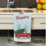 Jul Cute Script Watercolor Rustic Red Lastbil Kökshandduk<br><div class="desc">Den här designen har en snygg julklapp med ett vattenfärgsformat Rustic Red lastbil, en snöflinga som faller under vintern snö, ett snyggt trendig som är viskigt stollig helgdag, vintage gammaldags land skogen, med en vinter-Julgran, en klassisk rödblå grönt, helgdag i julens anpassningsbar, personligens anpassade namn i helgdag. anpassningsbar för din...</div>