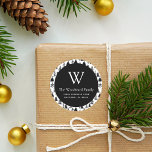 Jul Evergreen Träd Black och White Adress Runt Klistermärke<br><div class="desc">Denna moderna returadress-dekal har en svart cirkel på mönster av svartgröna träd i gräs på vit bakgrund. Anpassa designen med ditt inledande mongram och namn i vitt serif-teckensnitt,  med adress nedan i sans serif.</div>