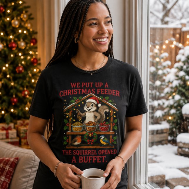 Jul Fågelmatare Ekorrebuffé T-Shirt (Christmas Squirrel Buffet T-Shirt 🎄🐿️)