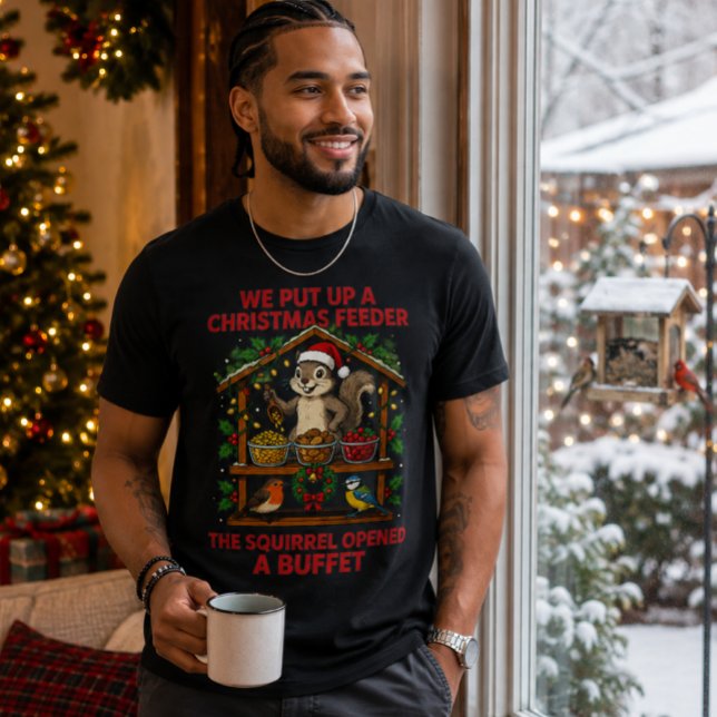 Jul Fågelmatare Ekorrebuffé T-Shirt (Christmas Squirrel Buffet T-Shirt 🎄🐿️)