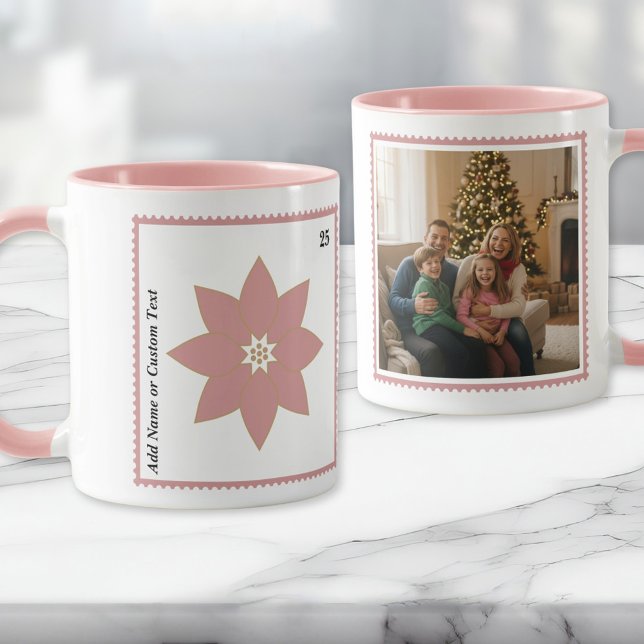 Jul Foto Mugg med Poststämpel Rosa Poinsettia (A unique pink poinsettia mug with a postage stamp border and your photo. Personalize it with a name.)