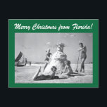 Jul från Florida Vintage Beach Snögubbe Photo Vykort<br><div class="desc">Lustigt foto från 1960-talet av en familj som bygger snögubbe ut ur sand på stranden med hälsning "God jul från Florida".</div>