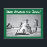 Jul från Florida Vintage Beach Snögubbe Photo Vykort<br><div class="desc">Lustigt foto från 1960-talet av en familj som bygger snögubbe ut ur sand på stranden med hälsning "God jul från Florida".</div>