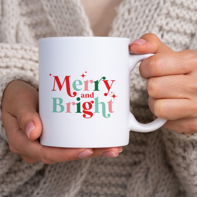 jul glad och ljus rosa röd modern font Två-Tonad mugg (Skapare uppladdad)
