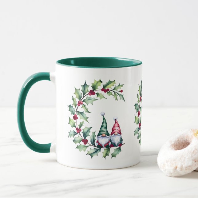 Jul Gnomes on Holly Berry Twig Mugg (Med munk)